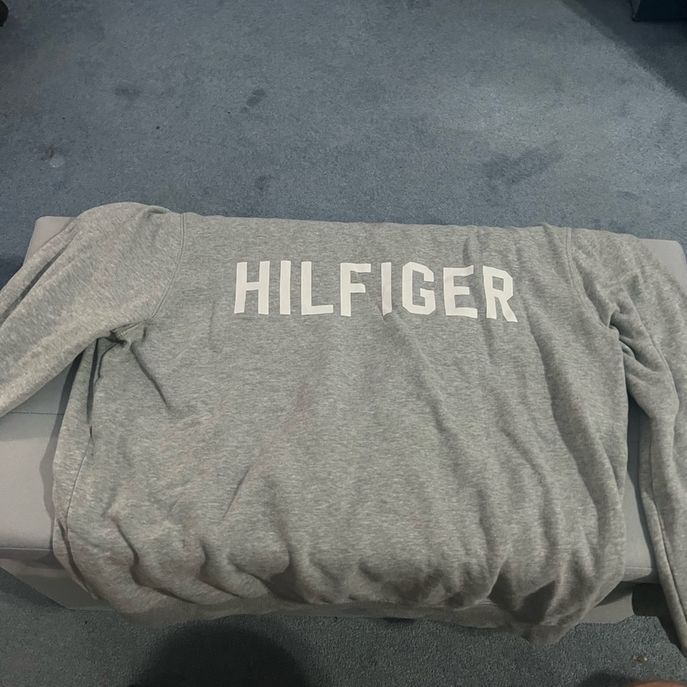 Tommy Hilfiger grey crew neck!
